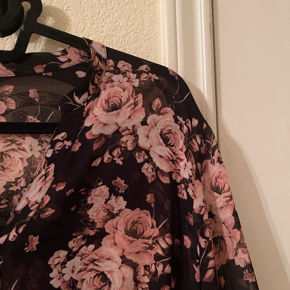 Torrid Plus Size Women’s Floral Black and Pink high/low long blouse size 1X - Picture 9 of 13